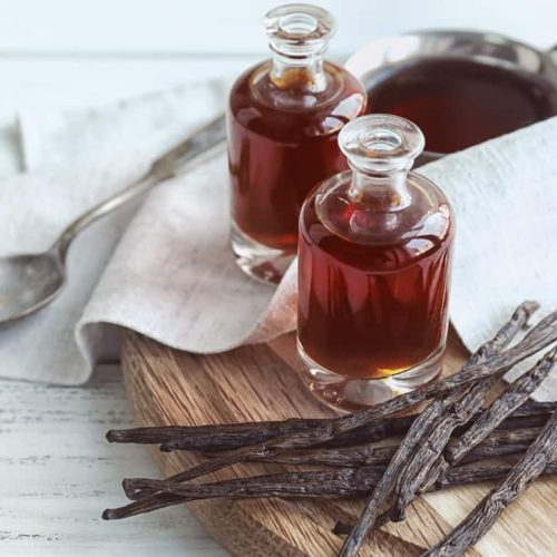 Vanilla-Essence-Vs-Extract